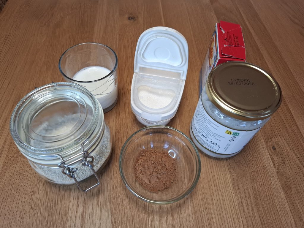 INGREDIENTES PARA RECETA DE MUGCAKE DE CHOCOLATE PARA ALÉRGICOS A FRUTOS SECOS Y CACAHUETES