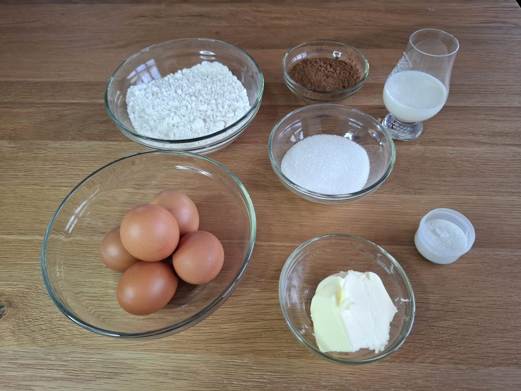 INGREDIENTES PARA RECETA DE BIZCOCHO APTO PARA ALÉRGICOS A FRUTOS SECOS Y CACAHUETES.