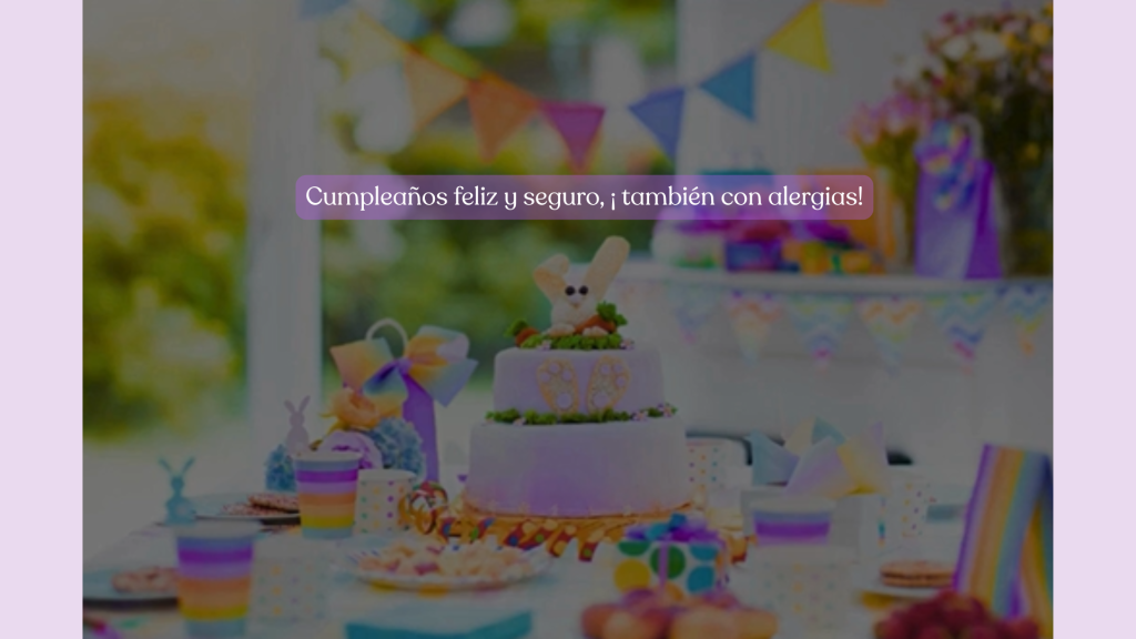 Mesa decorada con tarta de cumpleaños y alimentos coloridos, ideal para celebraciones con niños con alergias alimentarias